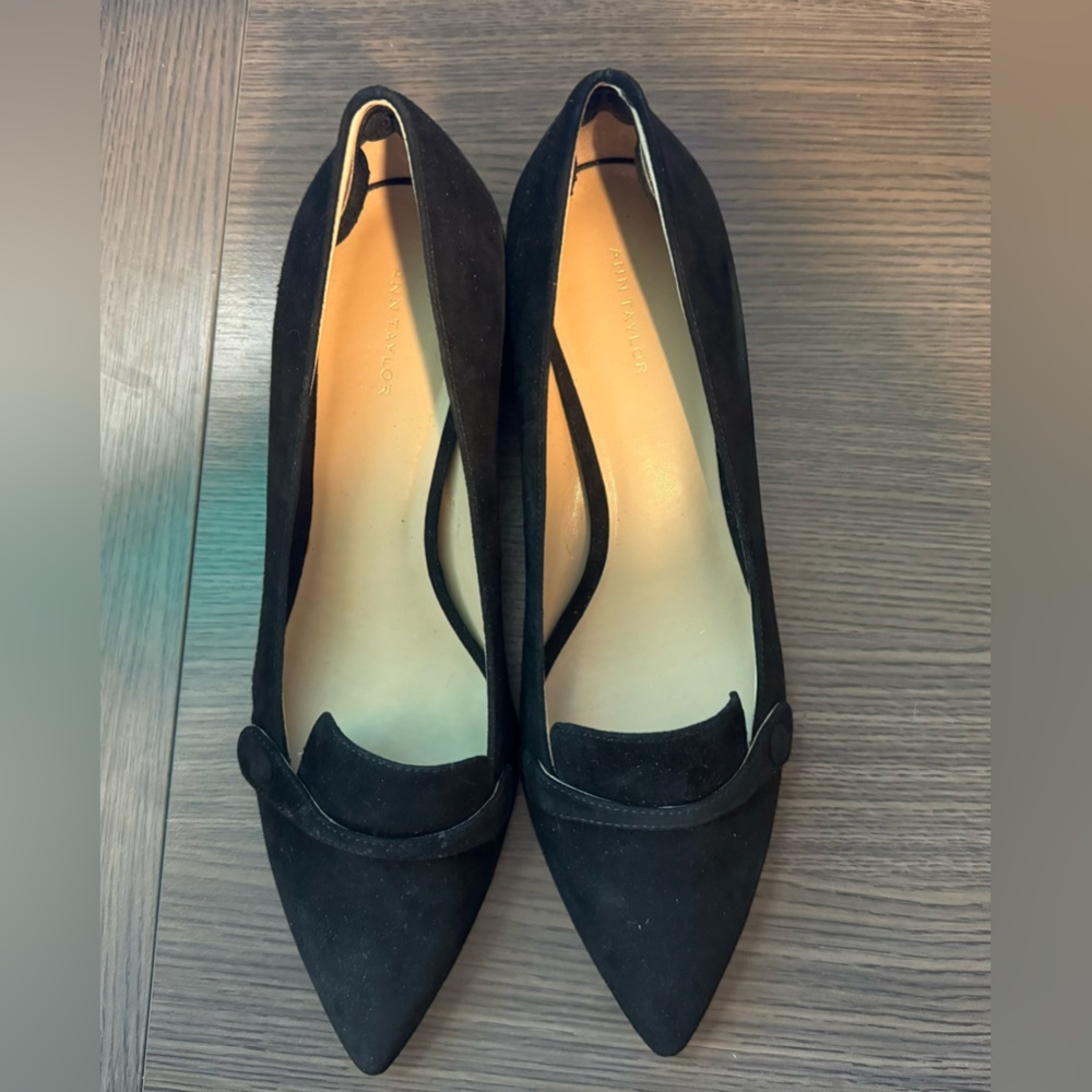 Lightly used Ann Taylor suede textured pointed toe heels.